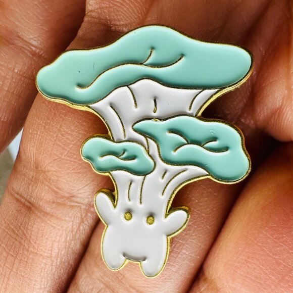 ☀️Enamel Pin Funny Cartoon Brooches Cute Humanoid Elf Mushroom Mint White☀️ - Picture 7 of 7
